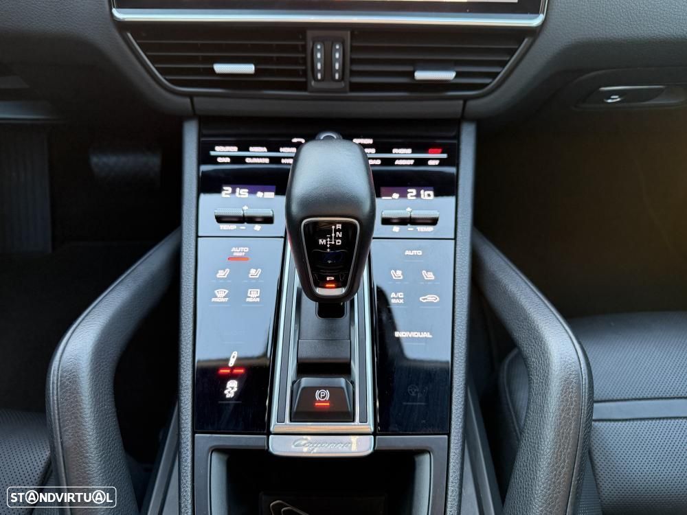 Porsche Cayenne Coupé E-Hybrid Platinum Edition - 32