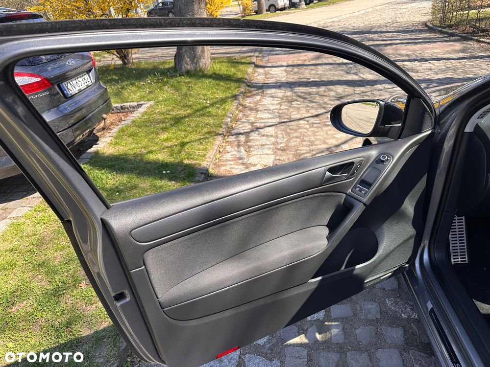 Volkswagen Golf 1.6 TDI DPF BlueMotion - 9