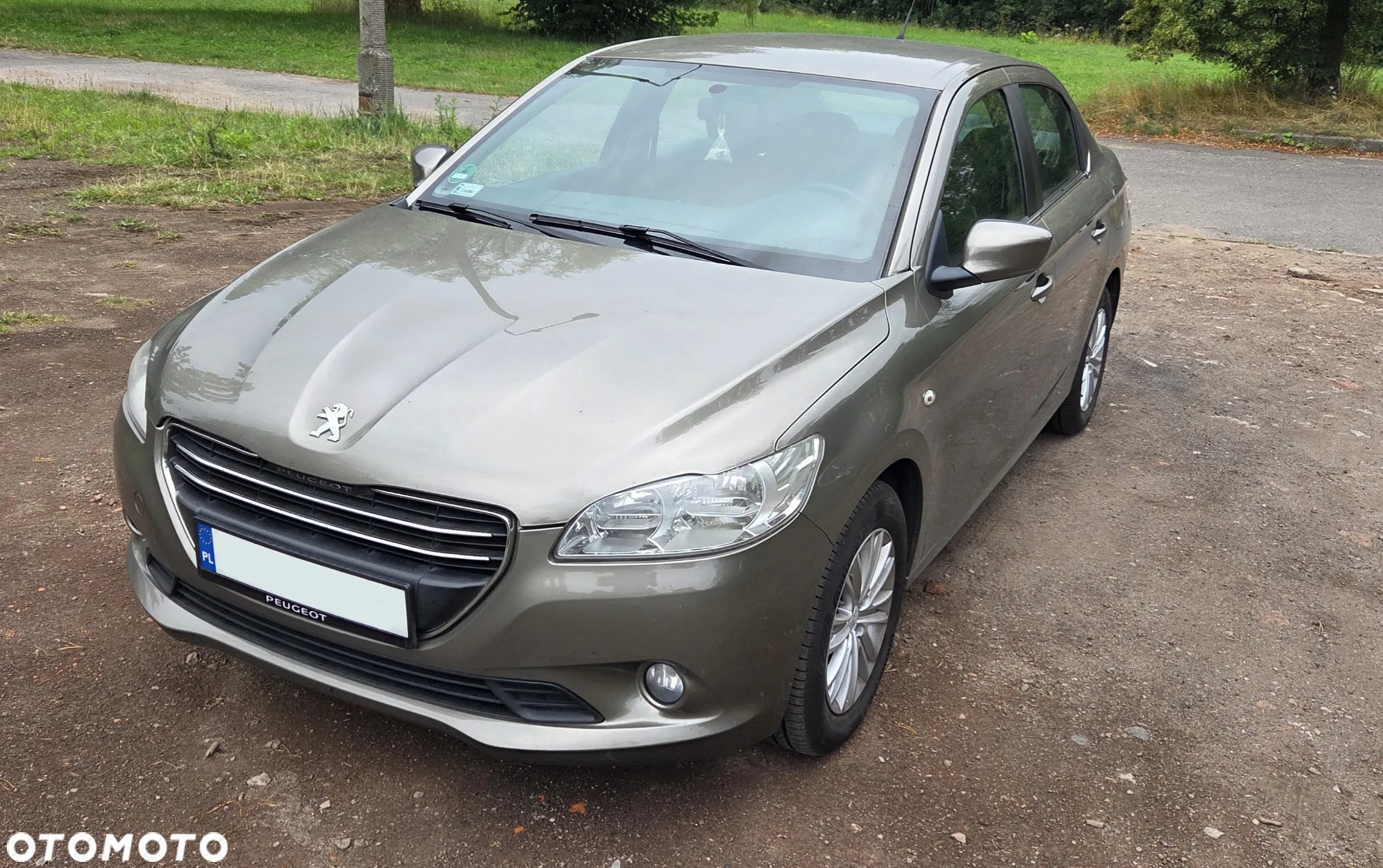 Peugeot 301 1.2 VTi/Pure Tech Allure - 2