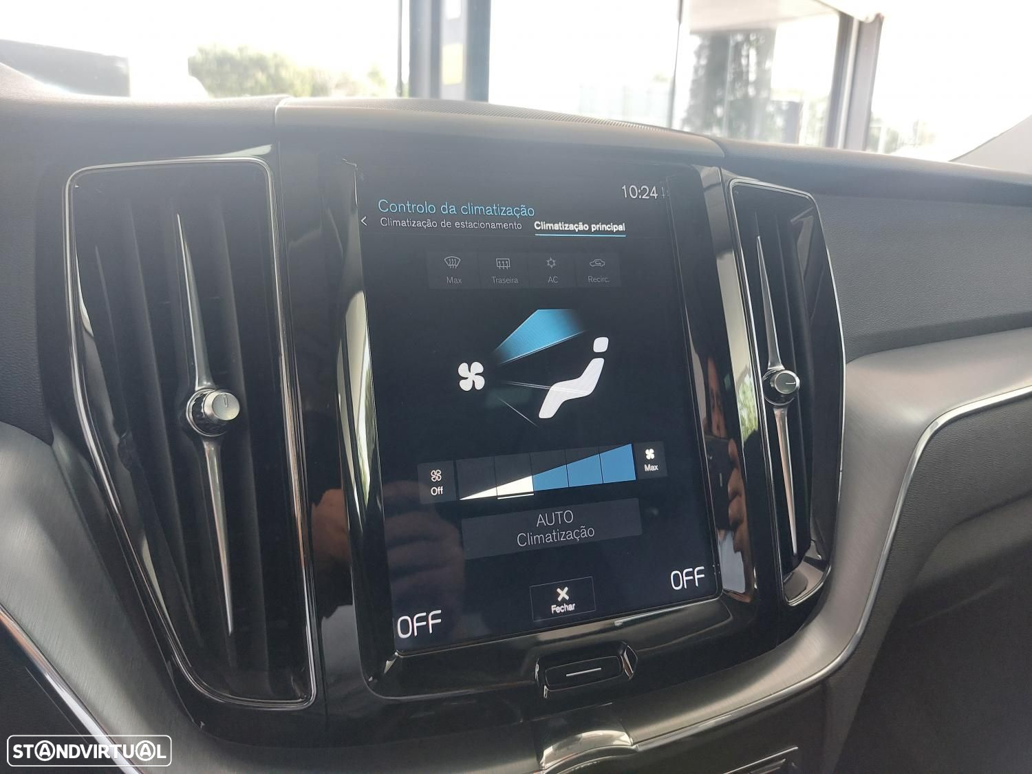 Volvo XC 60 2.0 T8 PHEV Momentum AWD - 32
