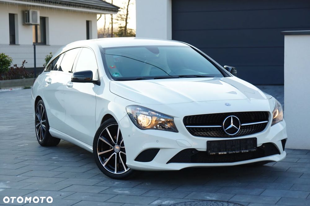 Mercedes-Benz CLA 180 7G-DCT UrbanStyle Edition - 3