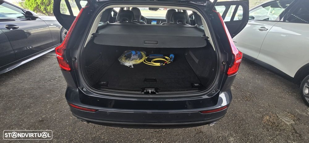 Volvo V60 2.0 T8 AWD TE Momentum Plus - 22