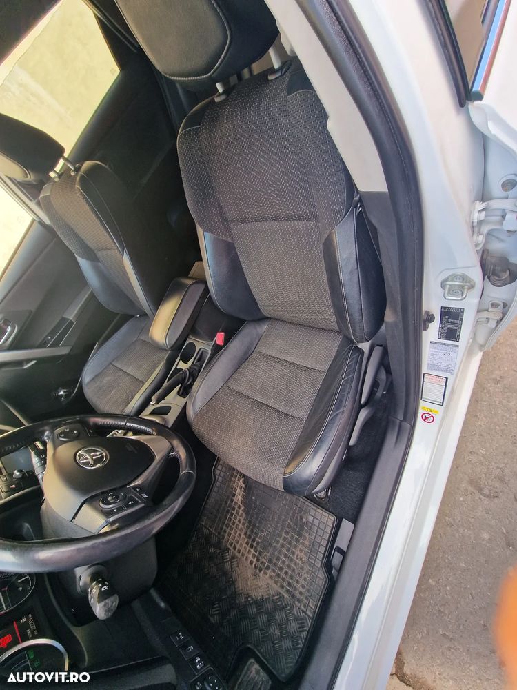 Toyota Auris 1.8 L VVT-i Sol + - 8