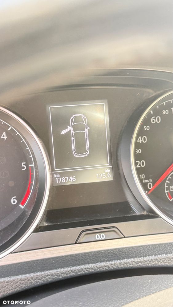 Volkswagen Golf - 12