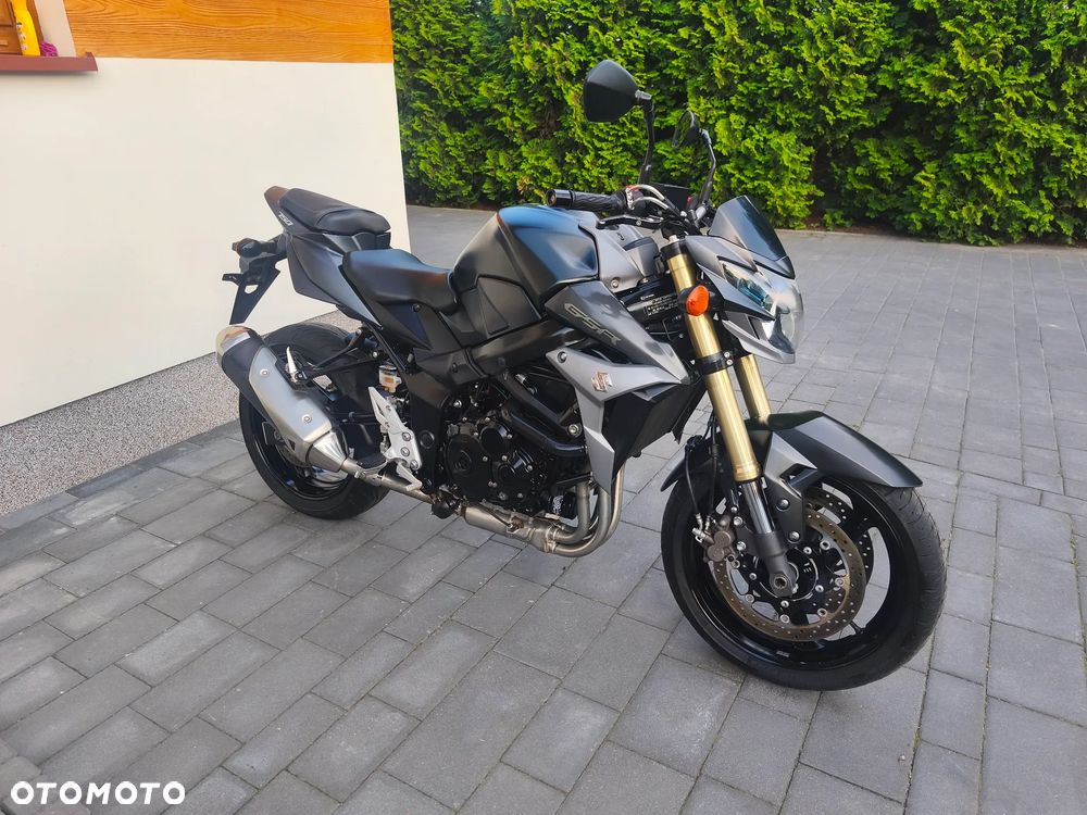 Suzuki GSR - 1