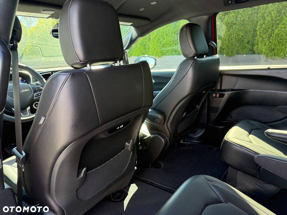 Chrysler Pacifica - 28