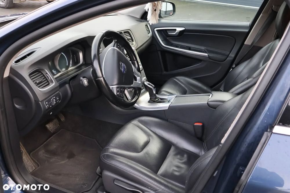 Volvo V60 D4 Drive-E Momentum - 3