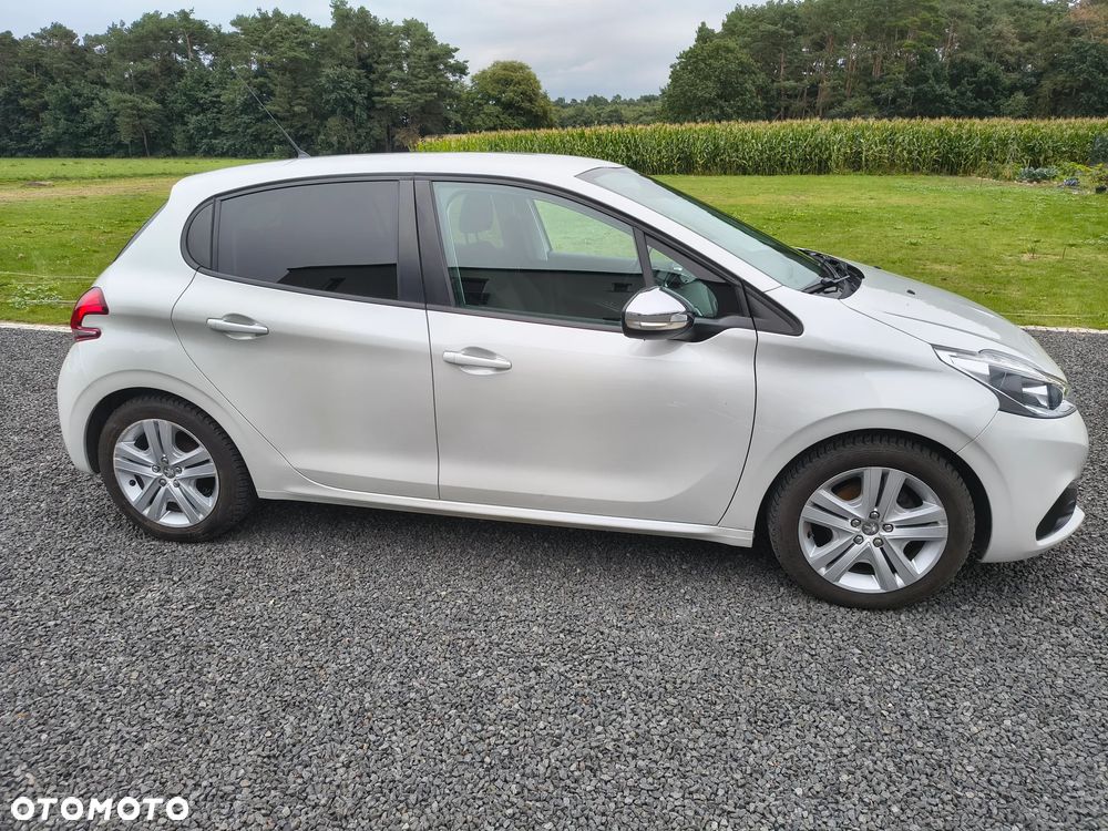 Peugeot 208 - 1
