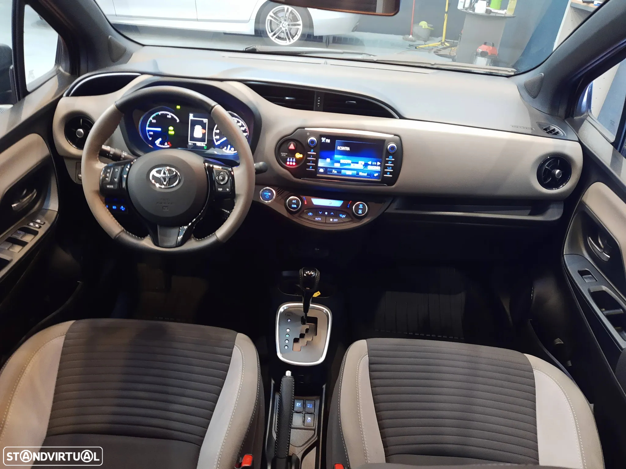 Toyota Yaris 1.5 HSD Square Collec.Bronze - 6