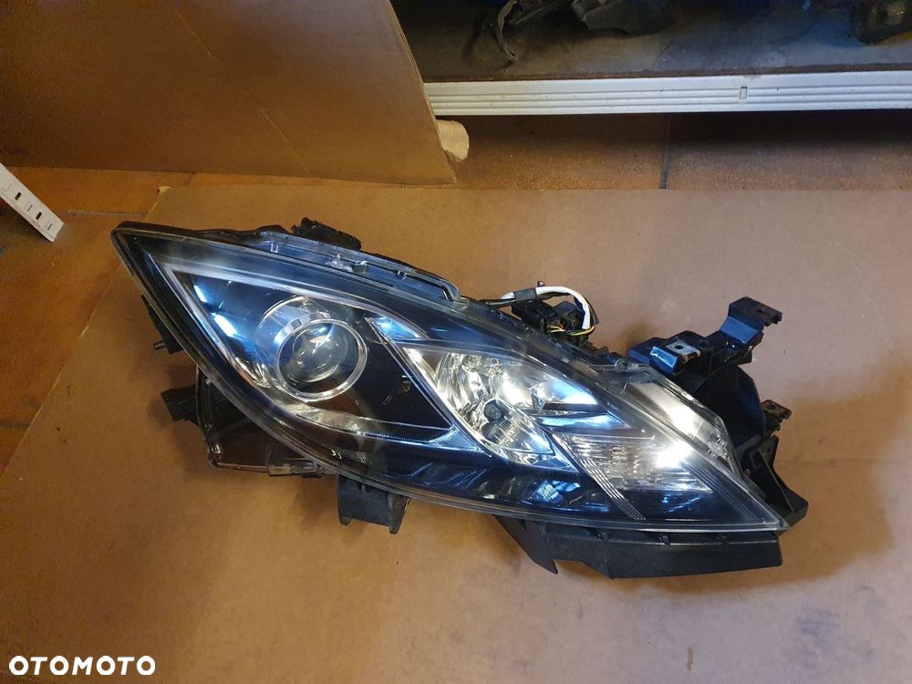 REFLEKTOR PRAWY MAZDA 6 GH - 1