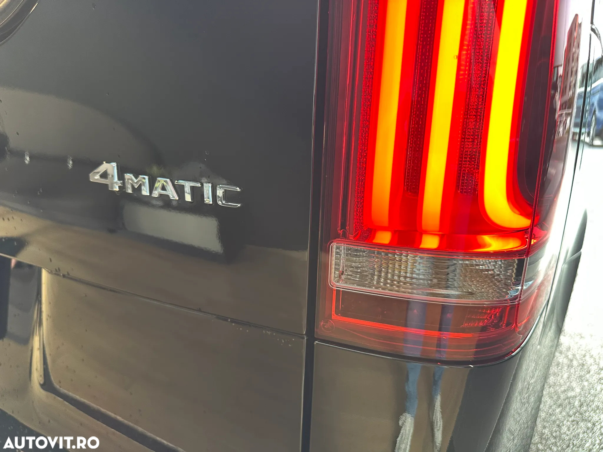 Mercedes-Benz V 300 d lang 4Matic 9G-TRONIC Exclusive Edition - 17