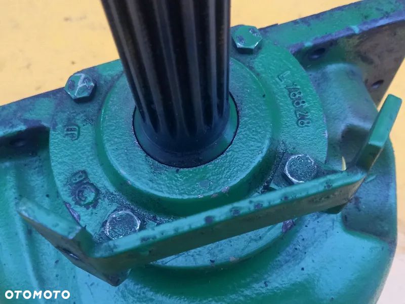 Przystawka przedniego napędu obudowa 49/44/27 John Deere 6620 - 9