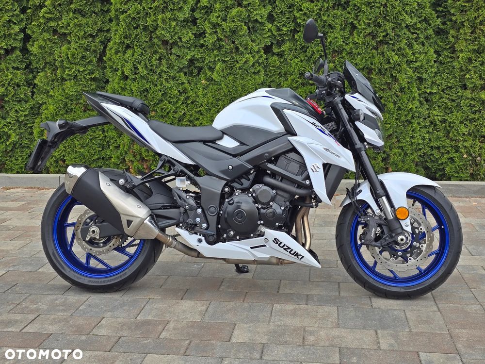 Suzuki GSX - 2