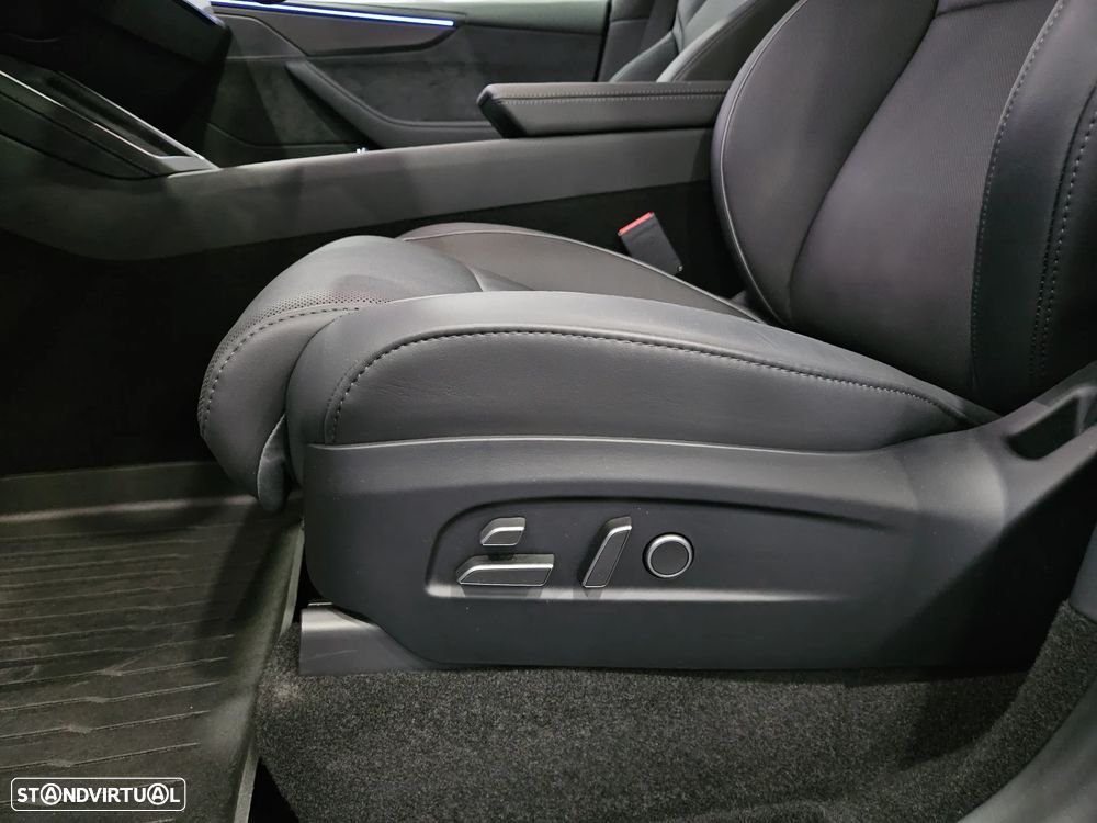 Tesla Model Y Performance Tração Integral - 18