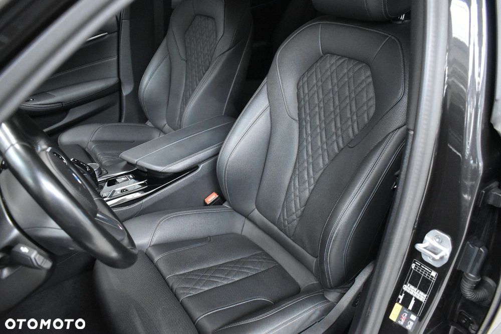 BMW Seria 5 530e xDrive M Sport sport - 10