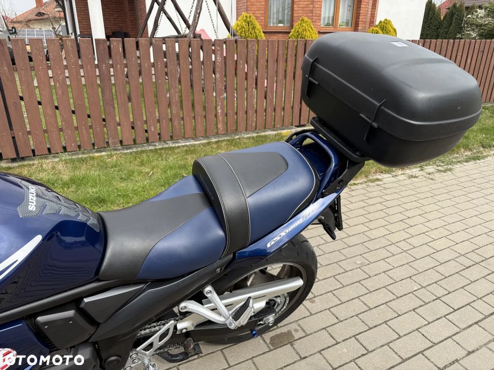 Suzuki GSX - 12