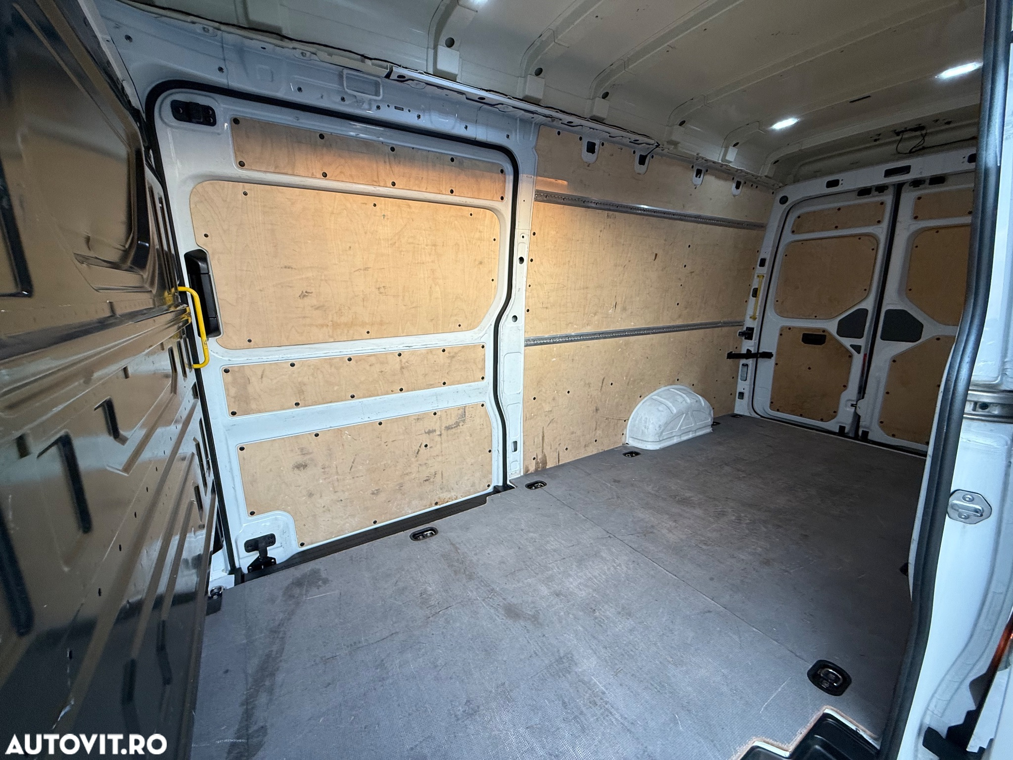 Volkswagen Crafter - 25
