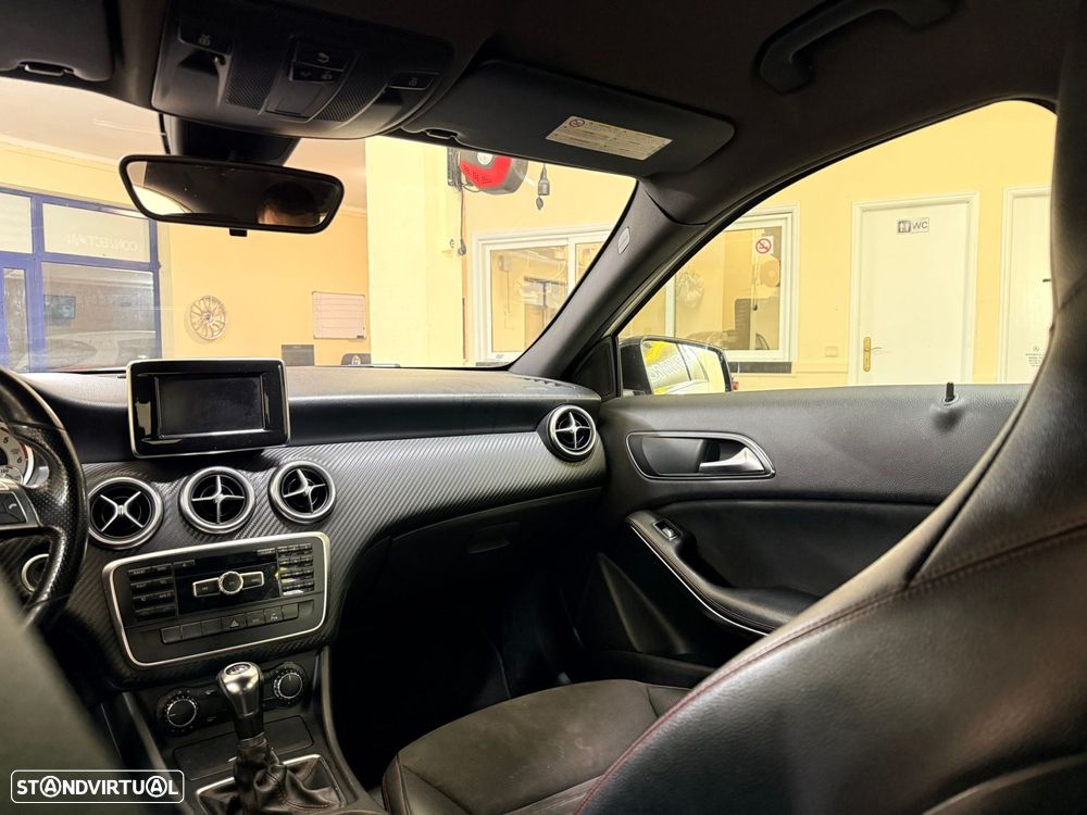 Mercedes-Benz A 180 d AMG Line - 34