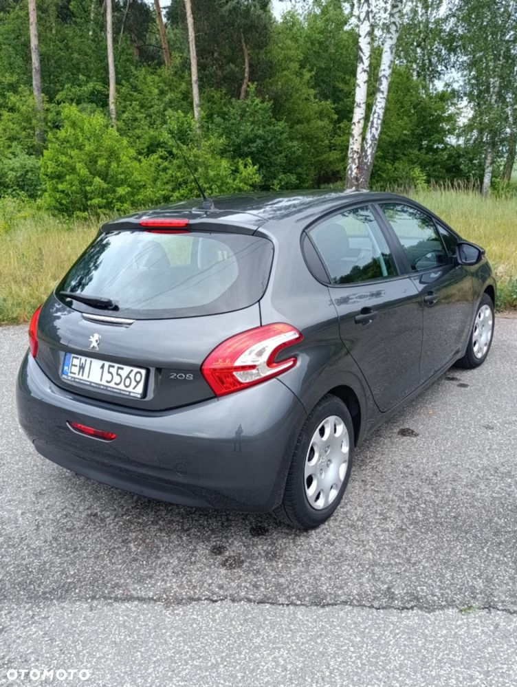 Peugeot 208 - 8