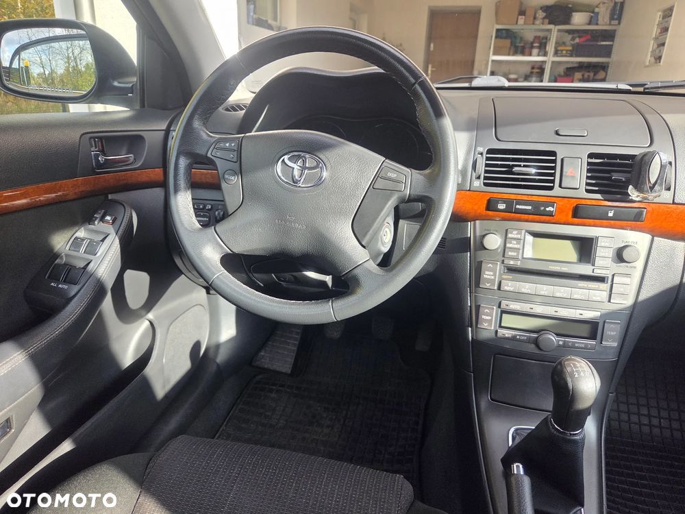 Toyota Avensis 1.8 VVT-i Sol - 10