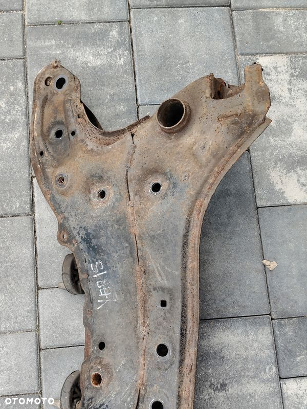 SANKI WÓZEK KOŁYSKA SILNIKA TOYOTA YARIS I - 6
