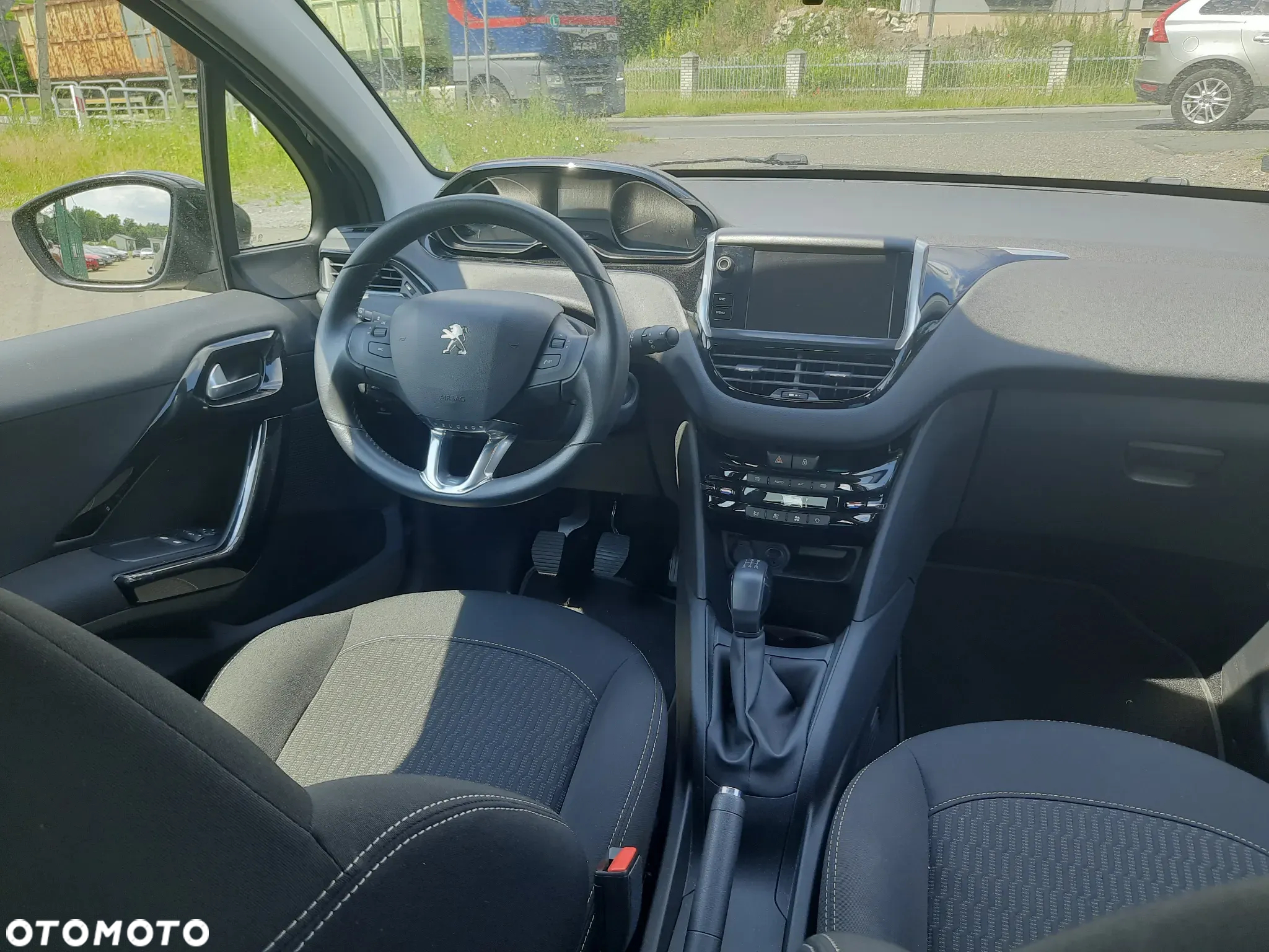 Peugeot 208 1.2 PureTech GPF Signature S&S - 16