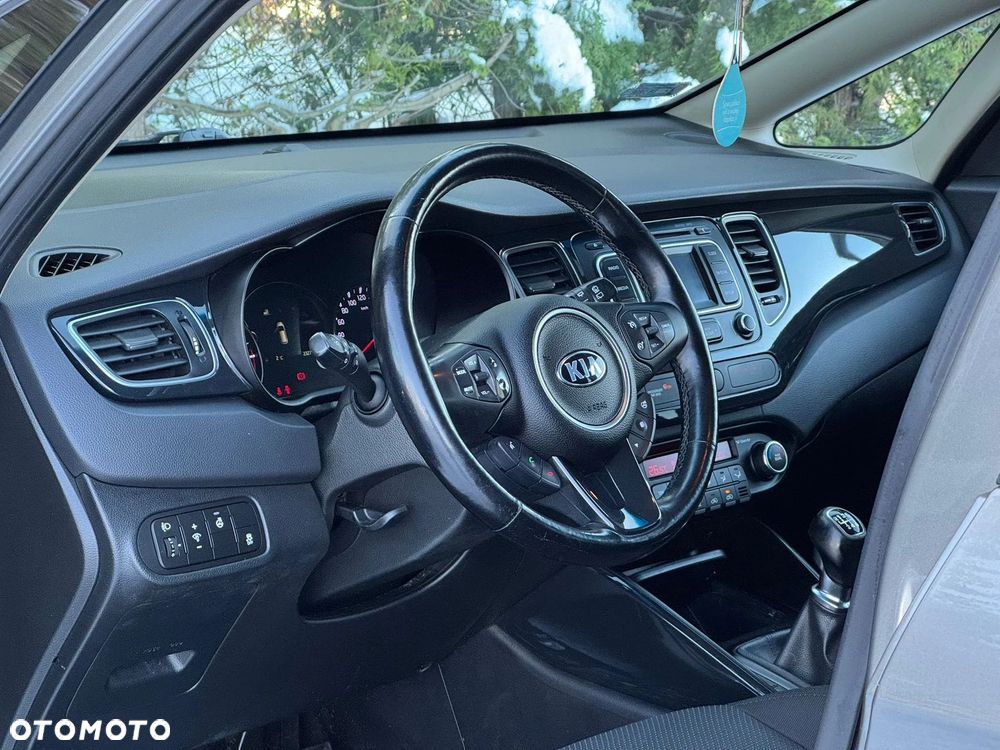 Kia Carens - 10
