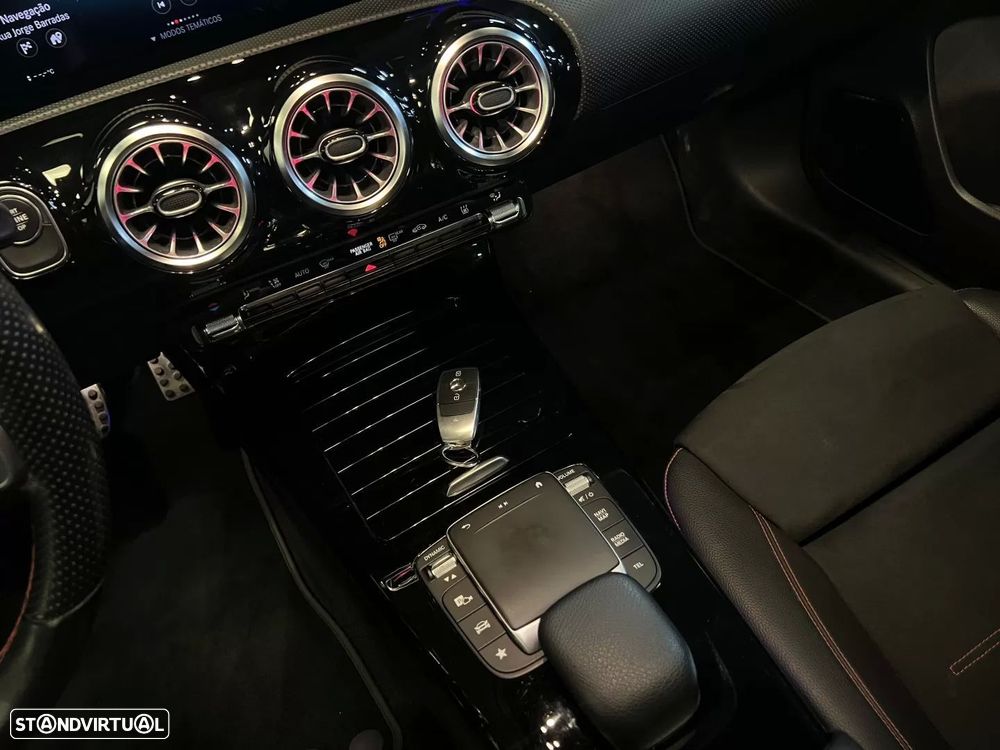 Mercedes-Benz A 250 e 8G-DCT AMG Line - 23