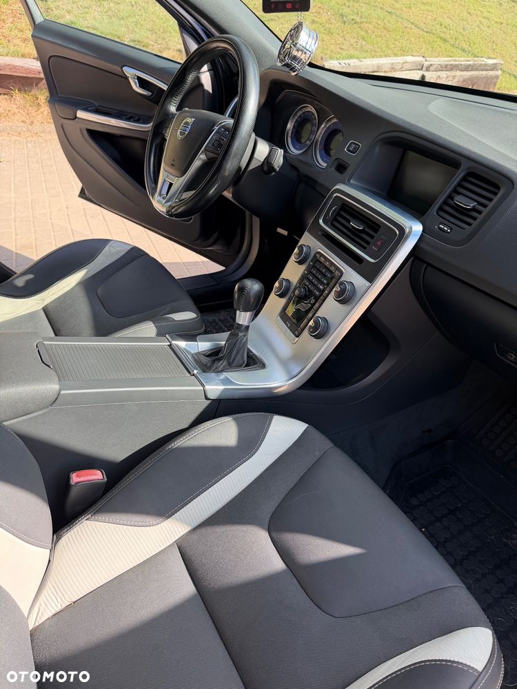 Volvo S60 D3 R-Design - 16