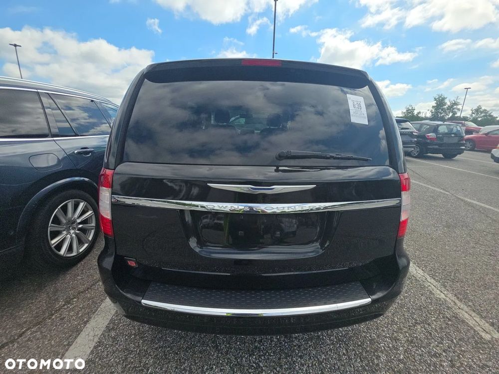 Chrysler Town & Country - 5