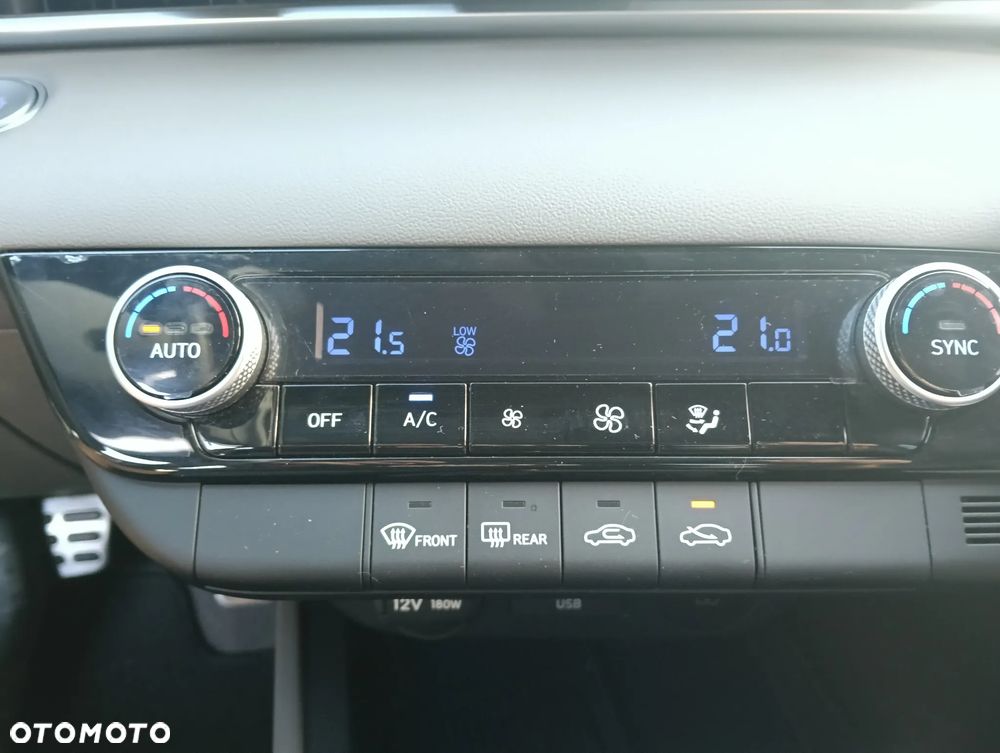 Hyundai Elantra - 9