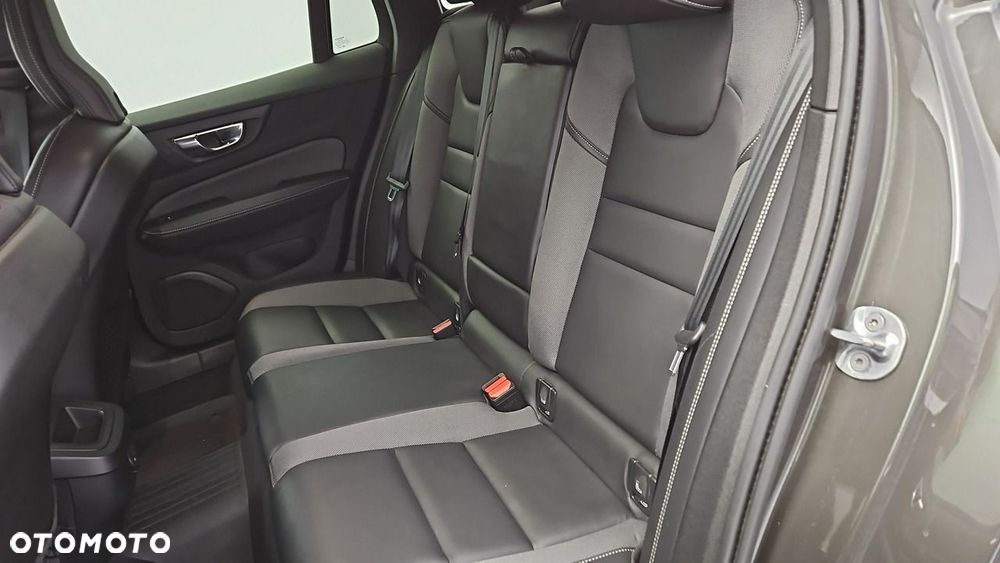 Volvo V60 B4 D Plus Dark - 22