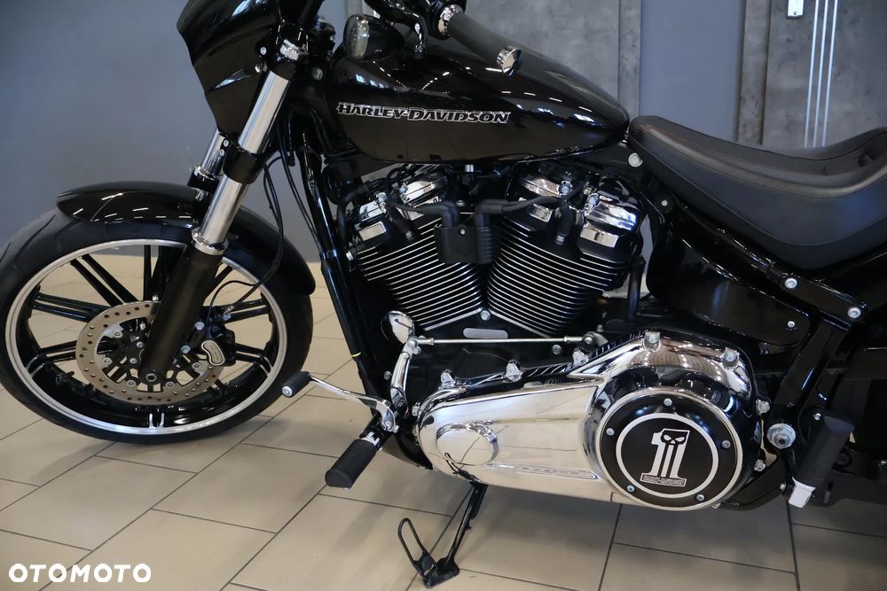 Harley-Davidson Softail Breakout - 26