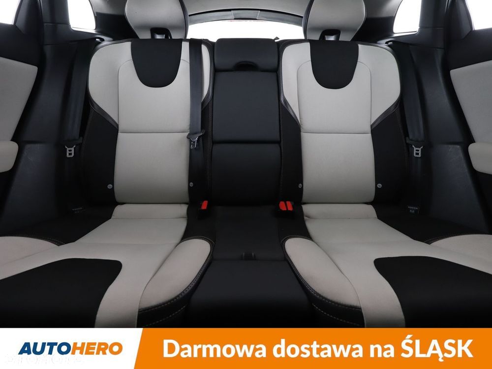 Volvo V40 Cross Country - 15