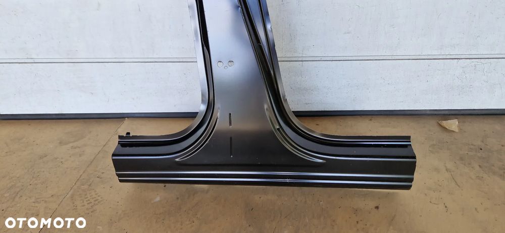 Próg prawy poszycie słupek Peugeot 5008 II 2 - 2