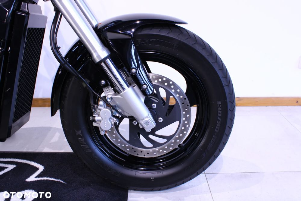 Suzuki Intruder - 26
