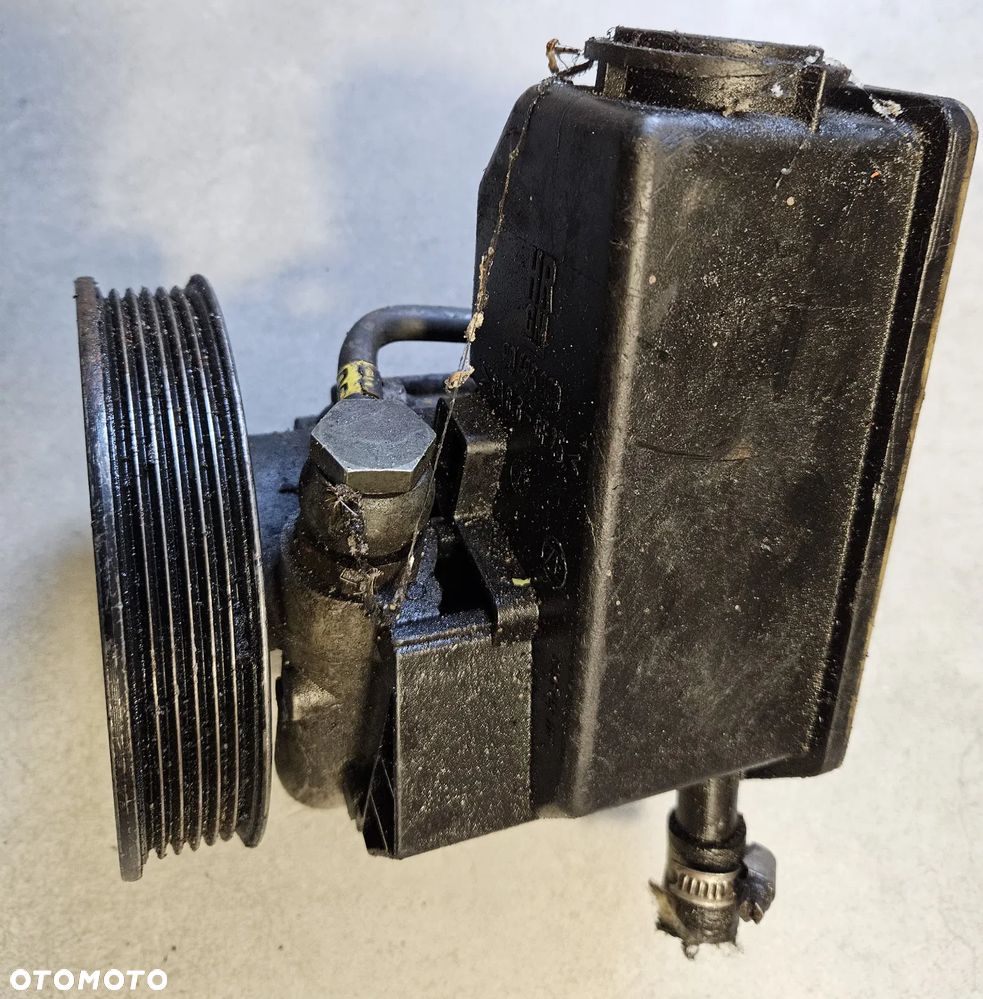 Opel Vectra B 1.6 16v  pompa wspomagania kierownicy - 1