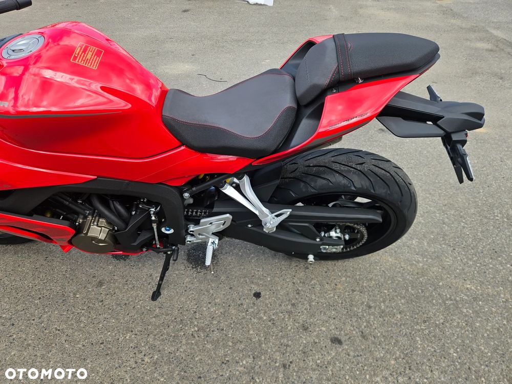 QJMOTOR SRK 800RR - 12