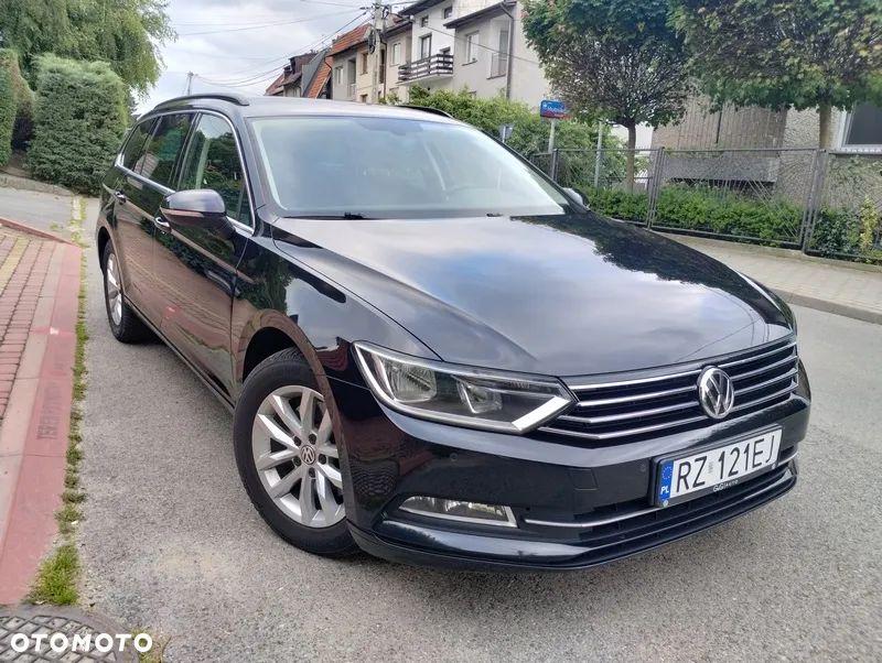 Volkswagen Passat - 1