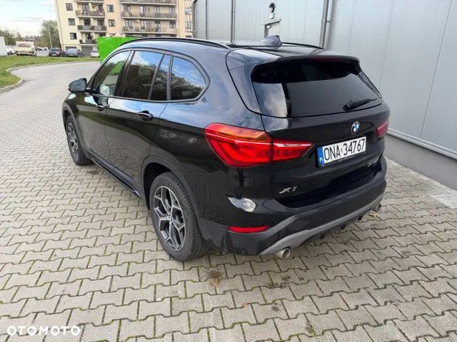 BMW X1 xDrive20d - 9