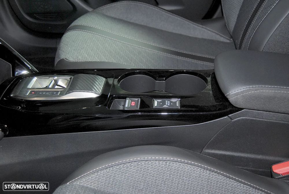 Peugeot 2008 1.2 Hybrid Allure e-DCS6 - 31