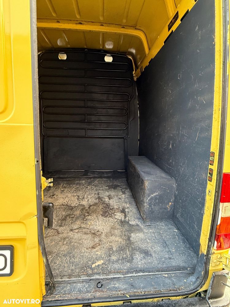 Mercedes-Benz 208 - 7