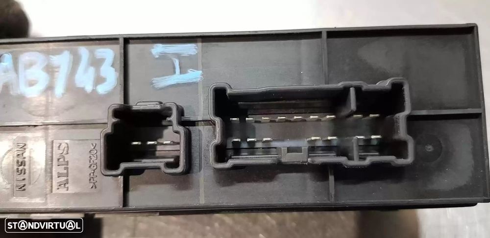 COMANDO ELEVADOR DE VIDRO FRONTAL ESQUERDO NISSAN JUKE 2013 -254011KA0B - 1