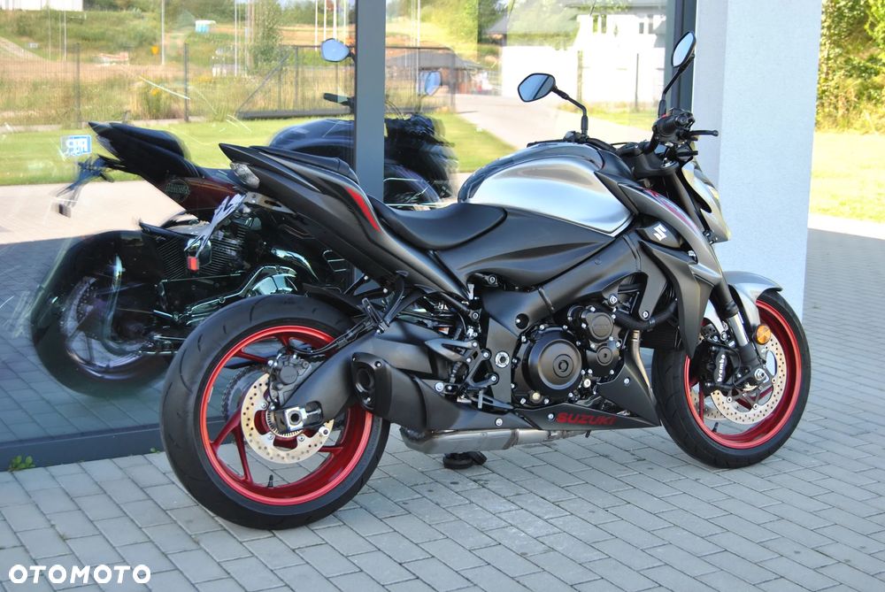 Suzuki GSX - 4