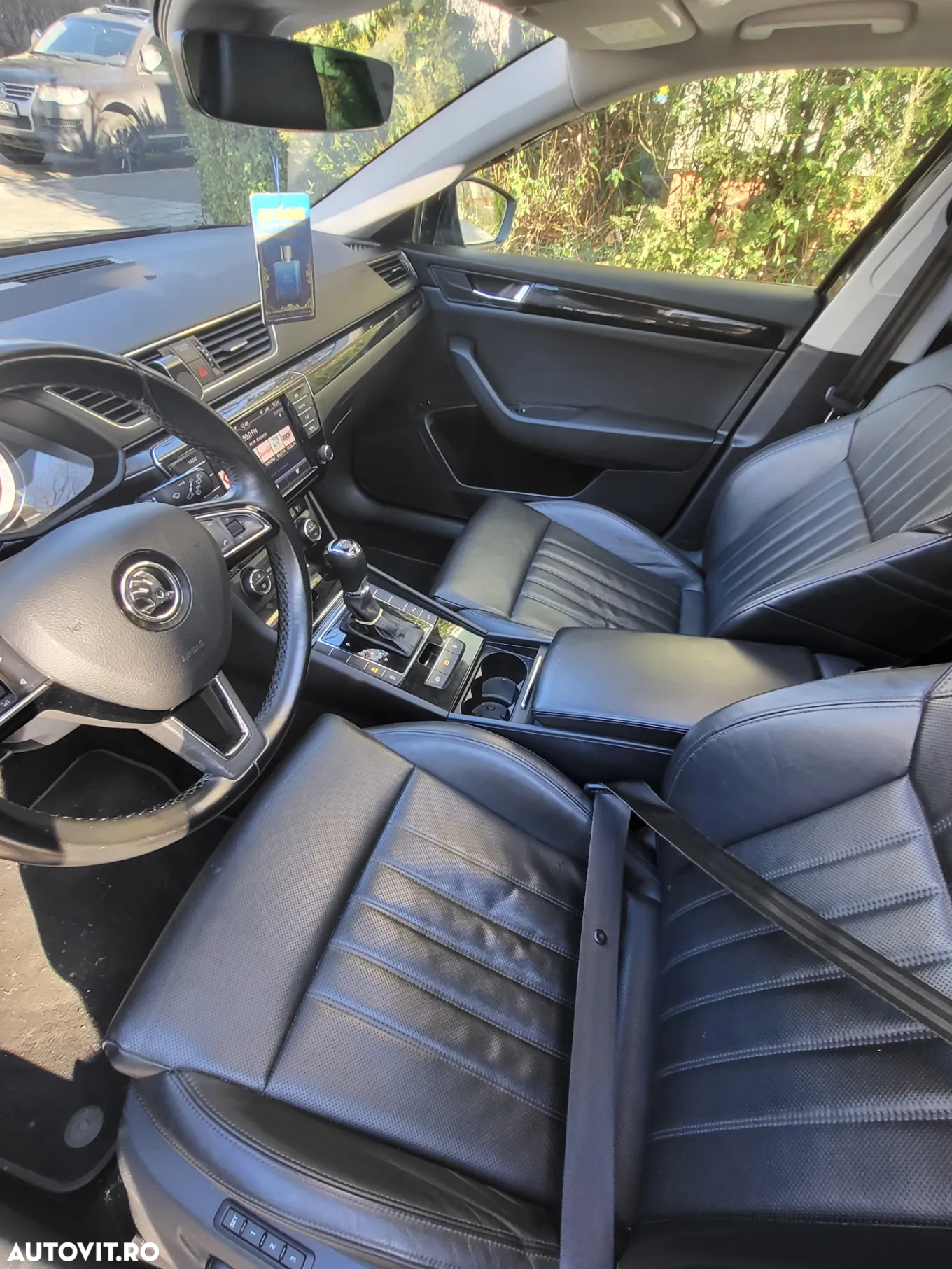 Skoda Superb 2.0 TDI DSG L&K - 19