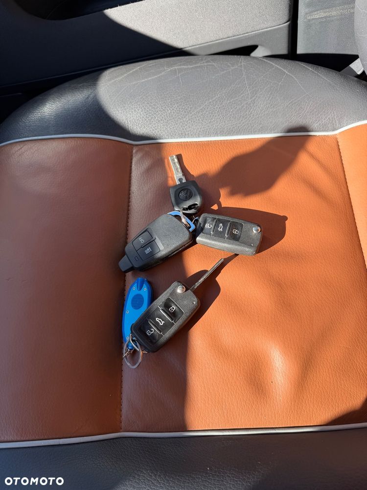 Volkswagen Multivan - 10