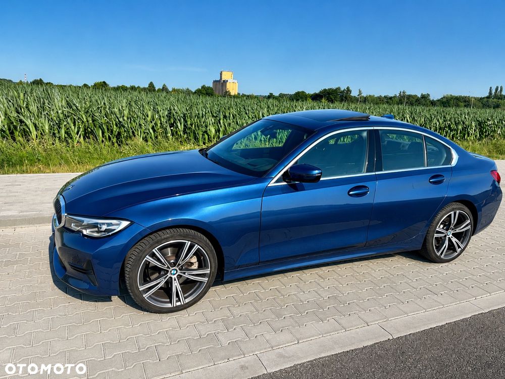BMW Seria 3 330i xDrive - 9
