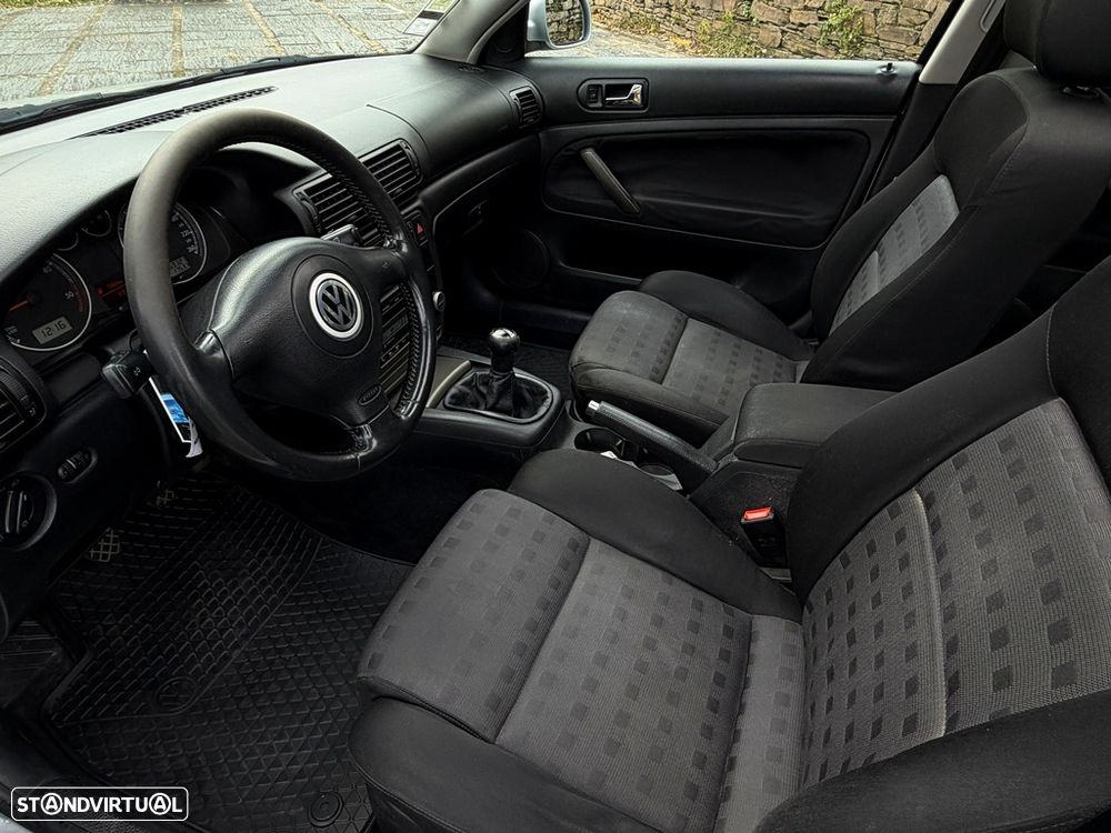 VW Passat 1.9 TDi Confortline Plus 6V - 2