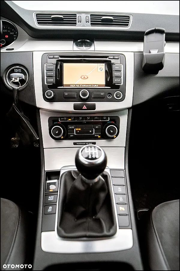 Volkswagen Passat - 25