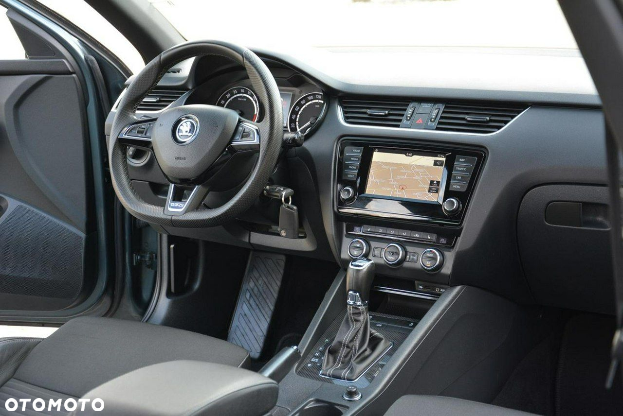 Skoda Octavia Combi 2.0 TDI DSG RS - 19